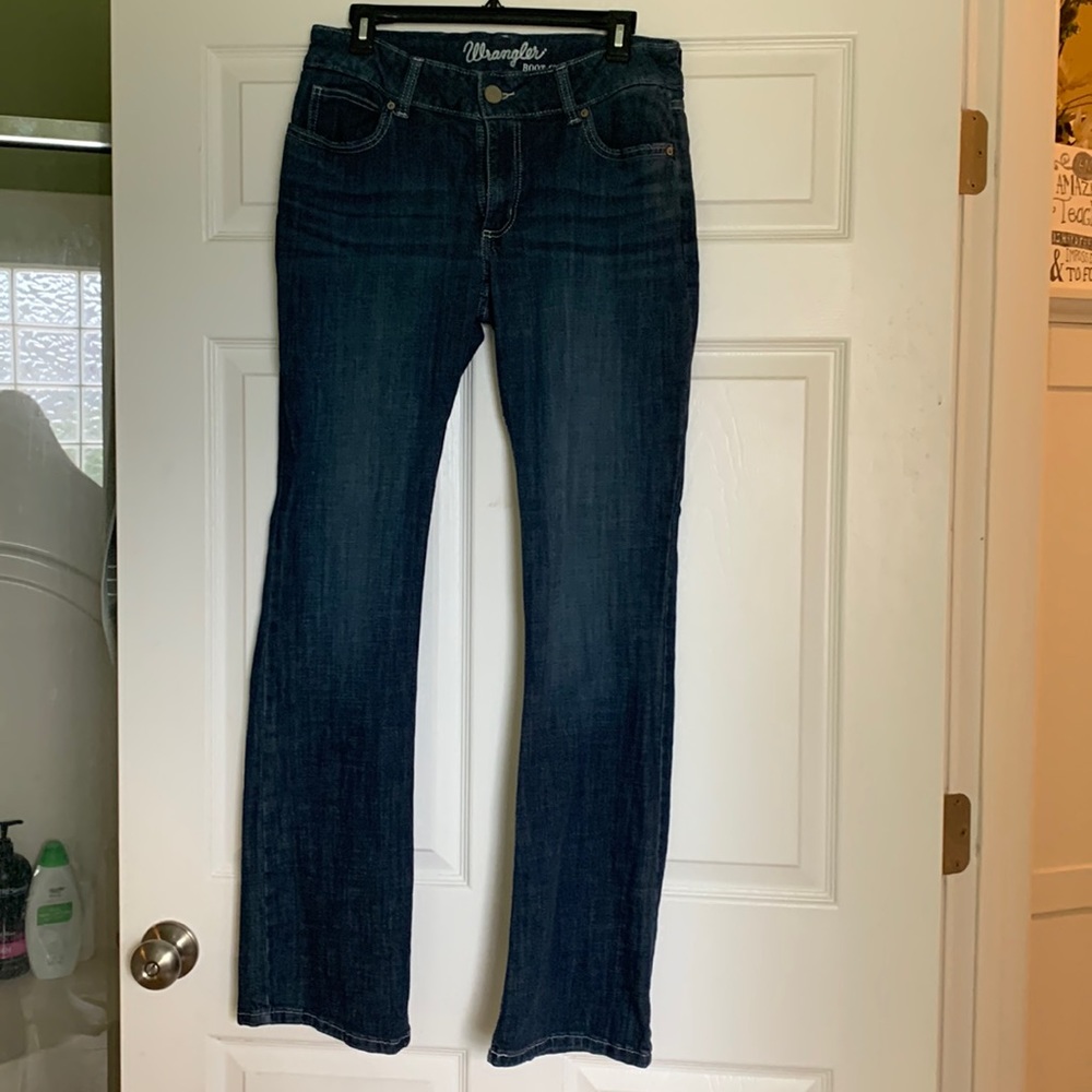 Dark Blue Wrangler jeans. Boot cut, high waisted jeans. Brand new, never worn.